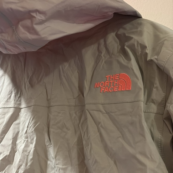 The North Face - Gray and Pink Hooded rain Jacket- size small - Picture 9 of 9